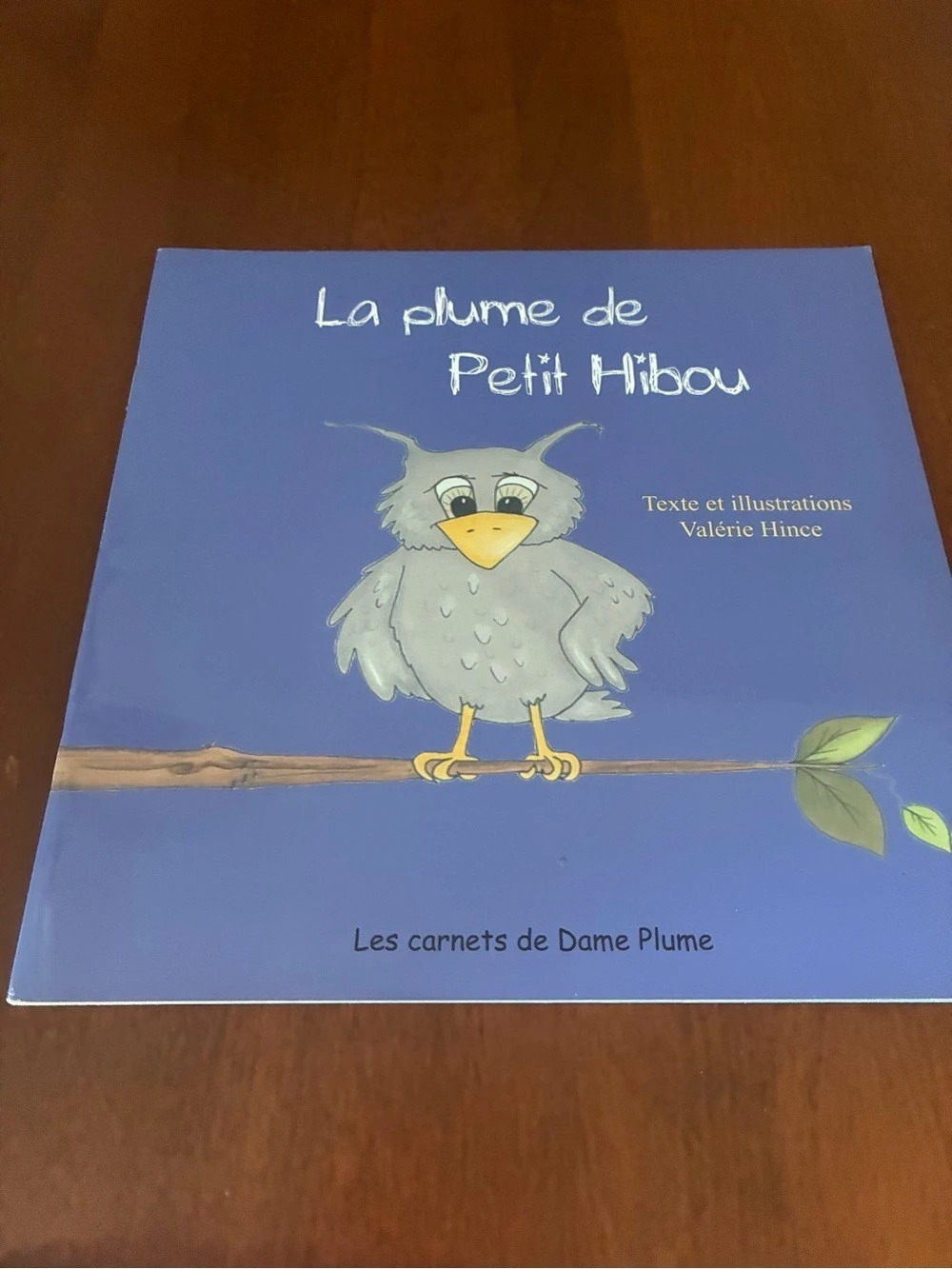 Les carnets de Dame Plume La plume de Petit Hibou Illustrated Book in Blue